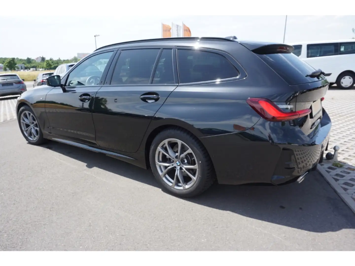 BMW 320 i-Touring M Sport-AHK-HUD-LED-Navi-Sihz-Abst.tempo Schwarz - 2