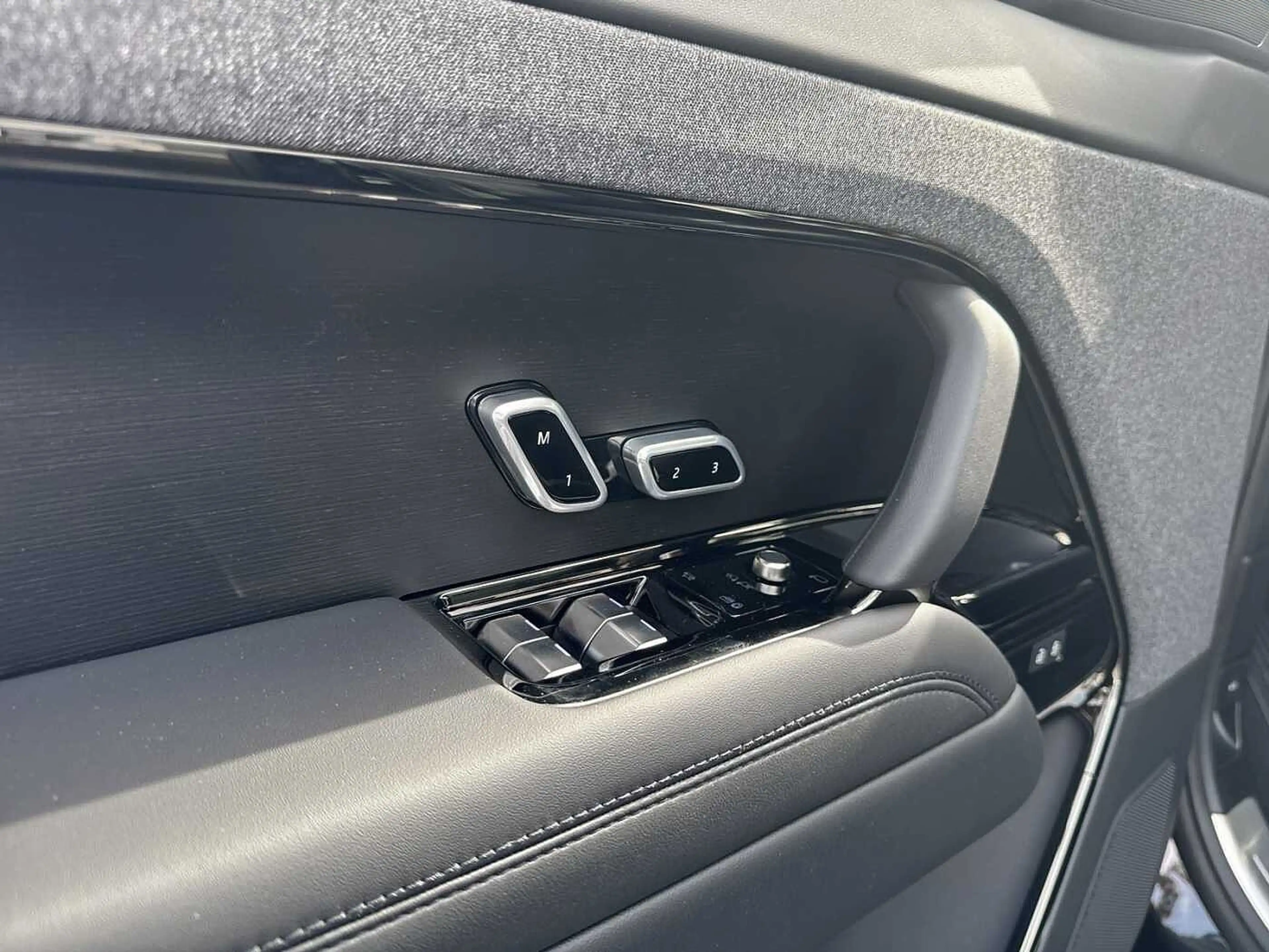 Land Rover Range Rover Sport D250 SE HUD Sitzlüftung — photo 11