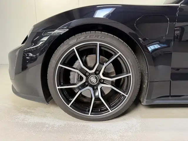 Porsche Taycan view 7
