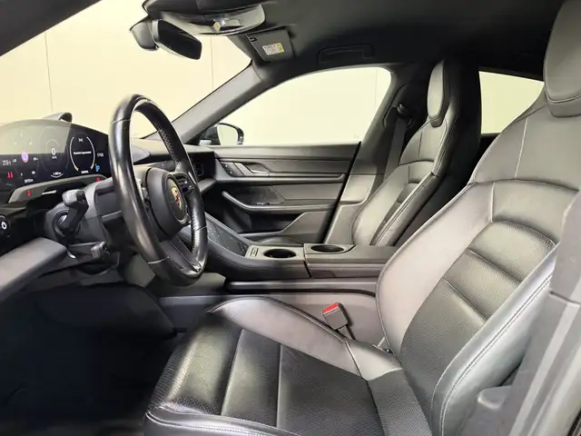 Porsche Taycan view 9