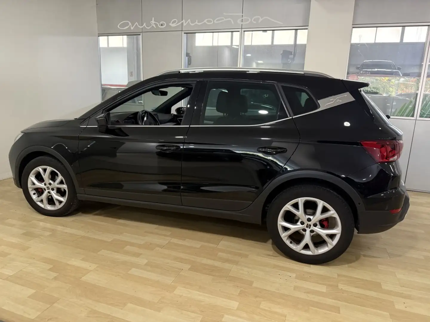 SEAT Arona 1.0 TSI S&S FR DSG7 110 Negro - 2