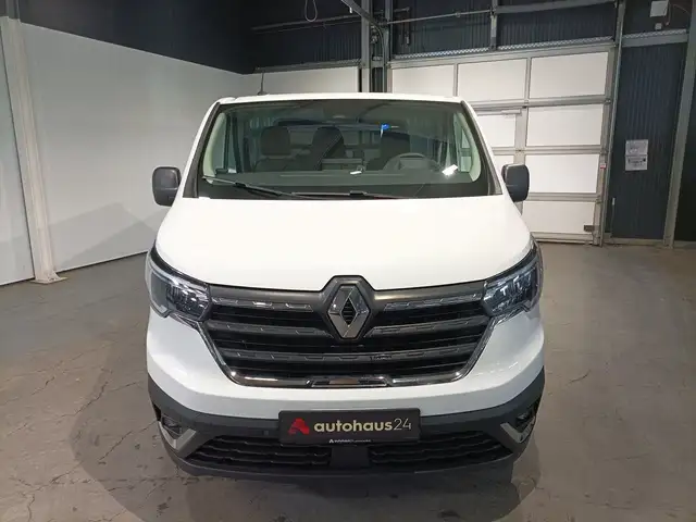 Renault Trafic view 2