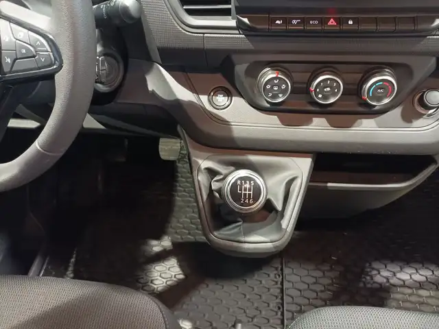 Renault Trafic view 13