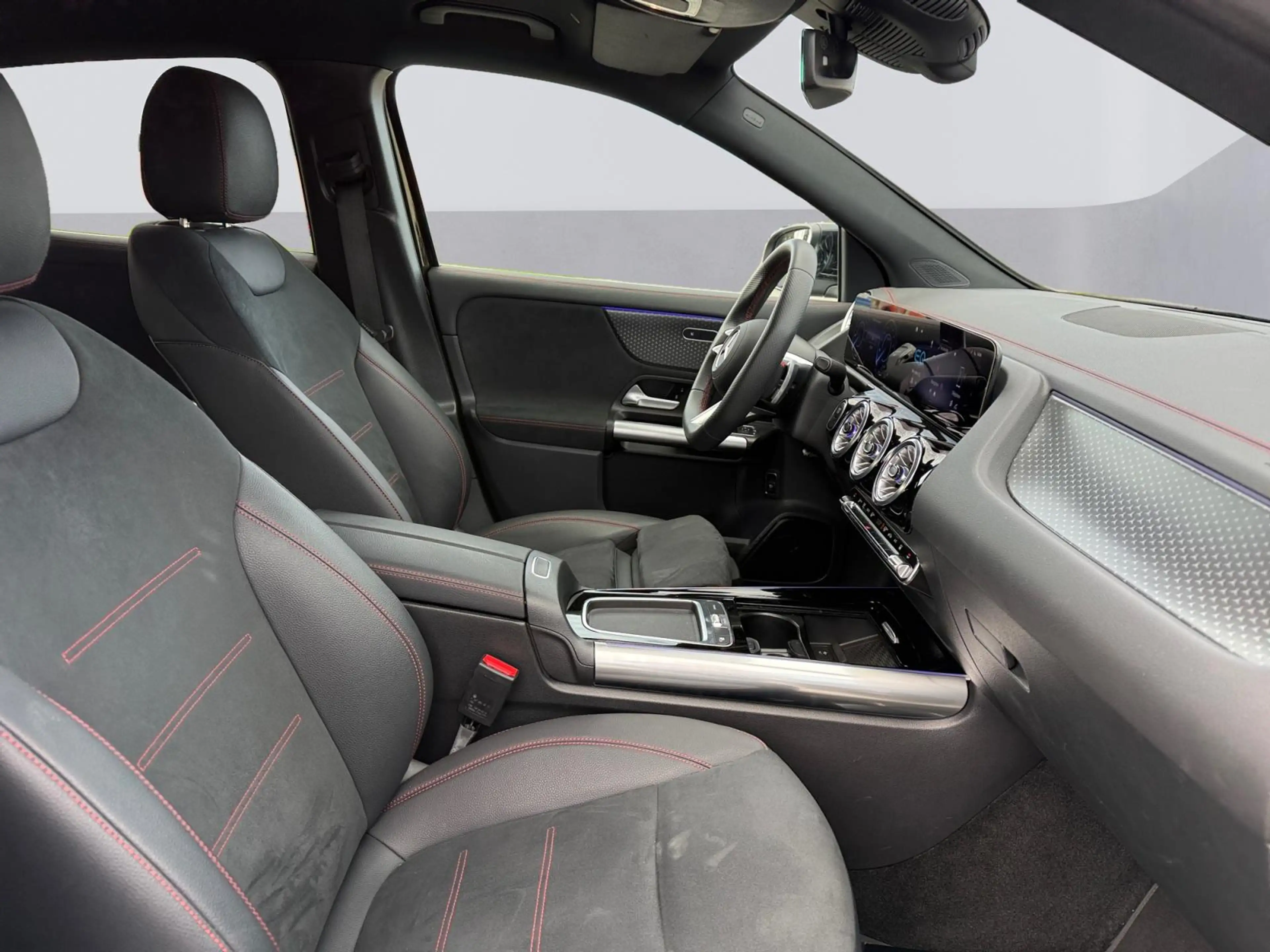 Mercedes-Benz EQA 250 250+ AMG Line — photo 12