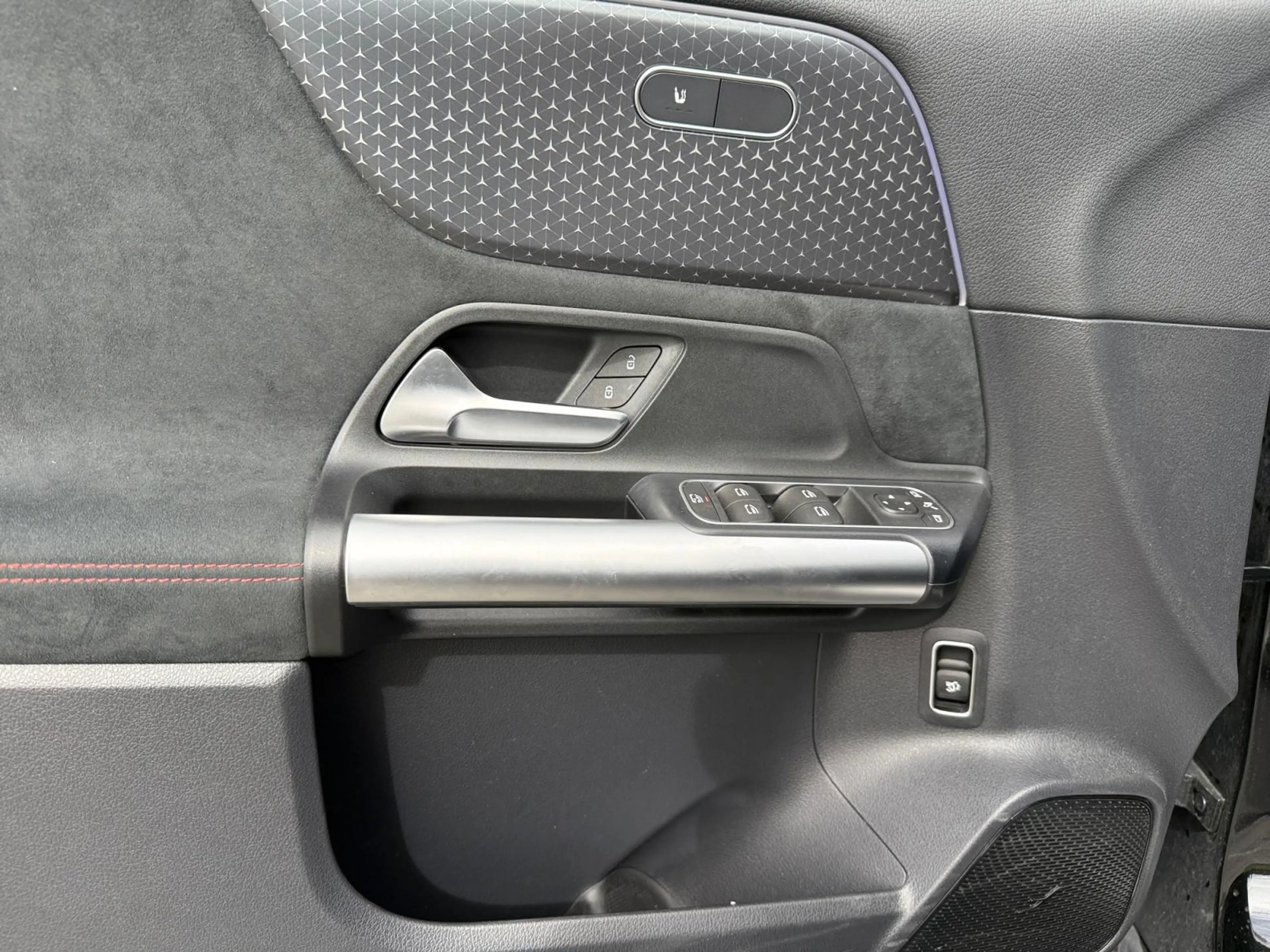 Mercedes-Benz EQA 250 250+ AMG Line — photo 10