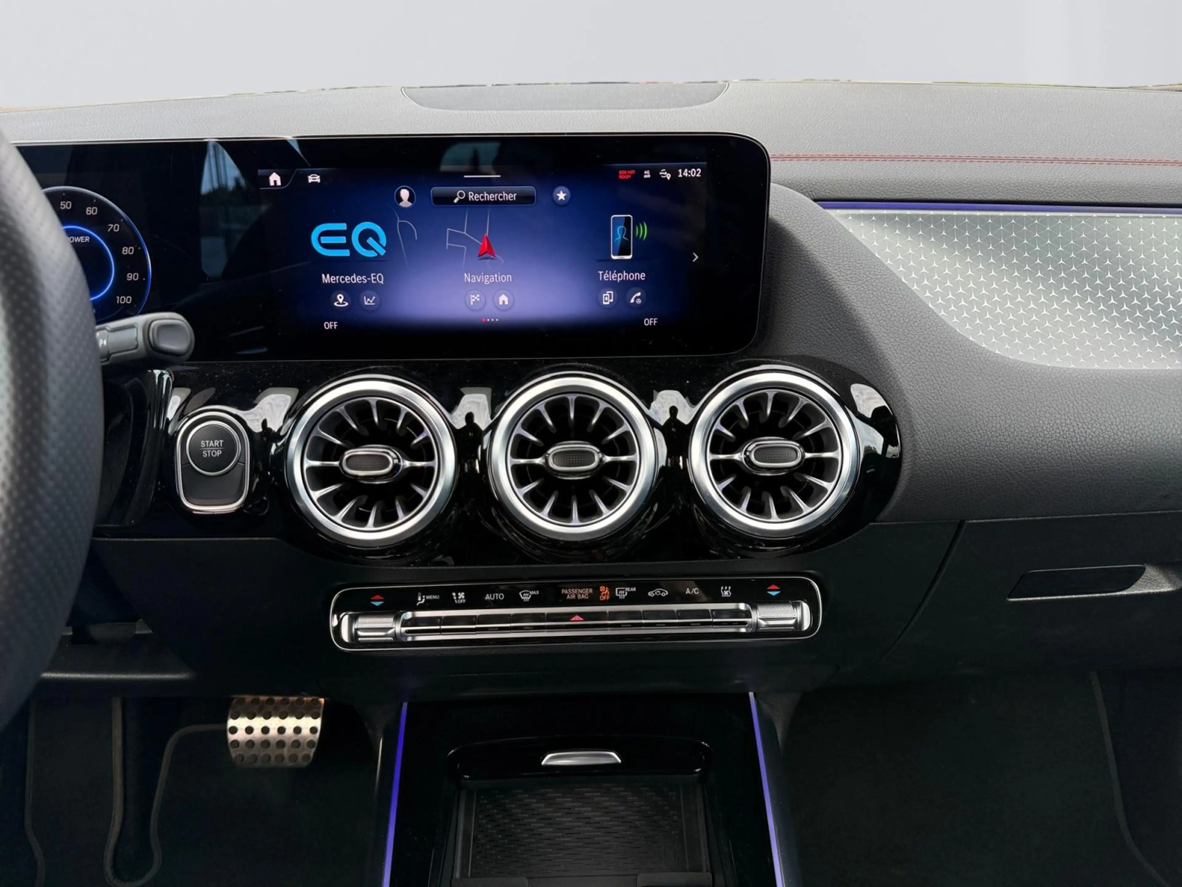 Mercedes-Benz EQA 250 250+ AMG Line — photo 15