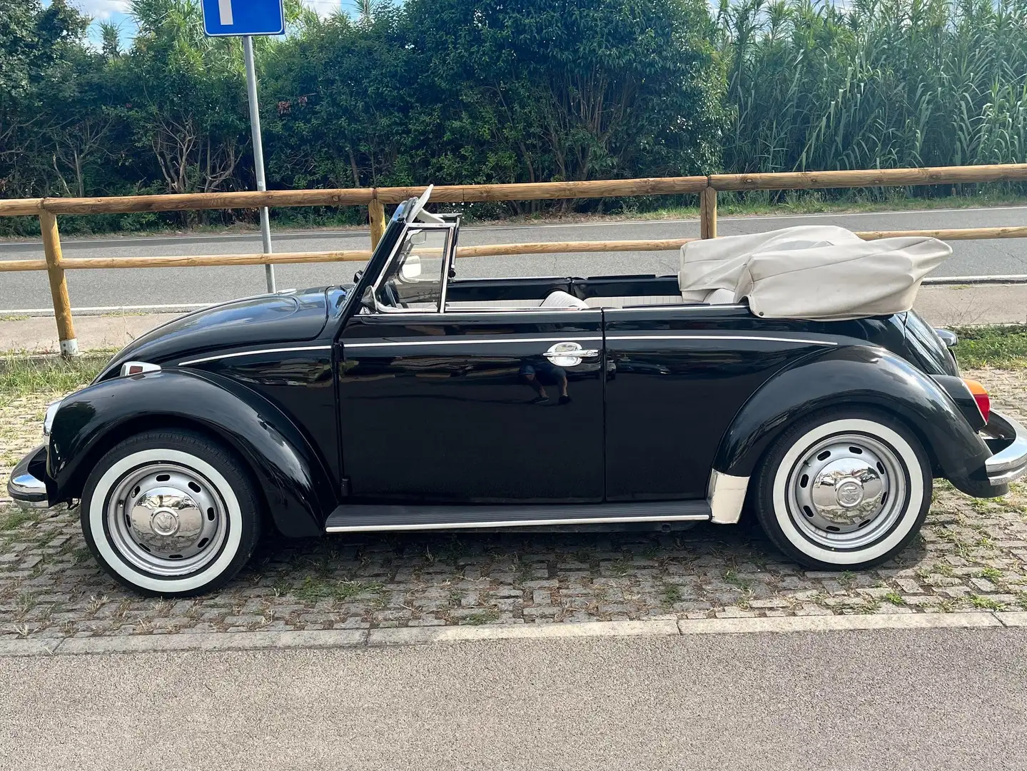 Volkswagen Maggiolino Cabrio 1500H Negro - 1