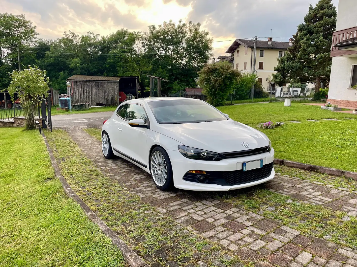 Volkswagen Scirocco 2.0 tdi Biały - 2