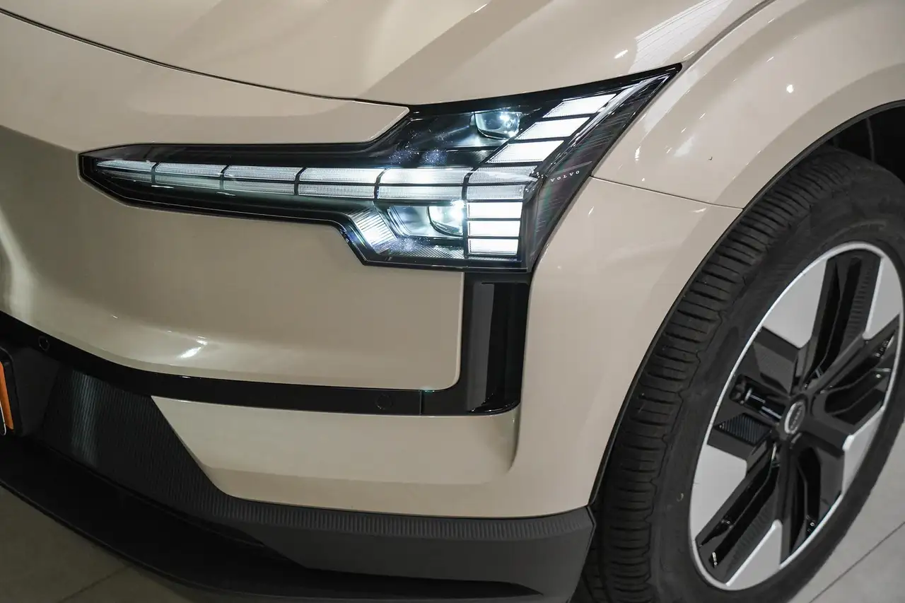 Volvo EX30 2026