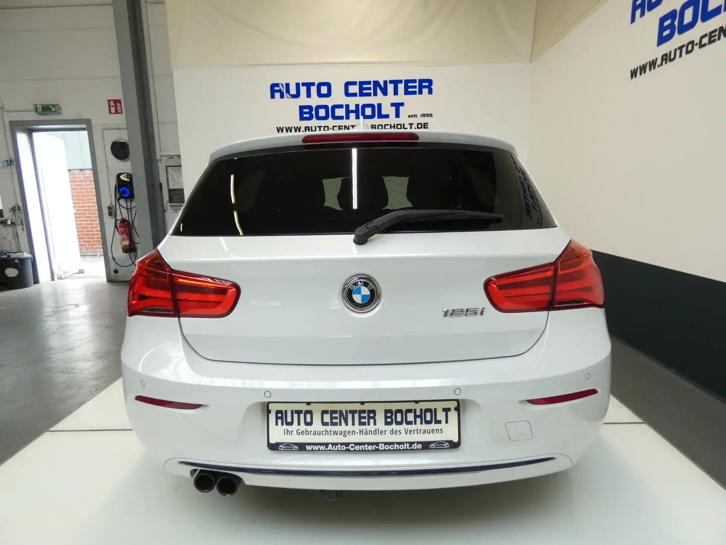 BMW 125 i Sport Line*Sport-Aut*Navi*Leder*AHK Alb - 2