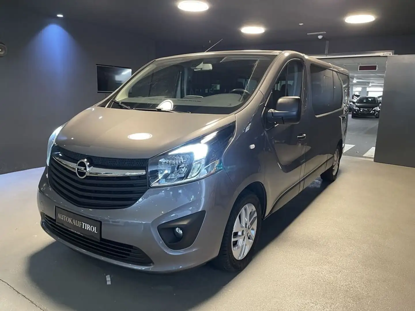 Opel Vivaro Combi L1H1 2,7t AHV 9 Sitzig Gris - 1