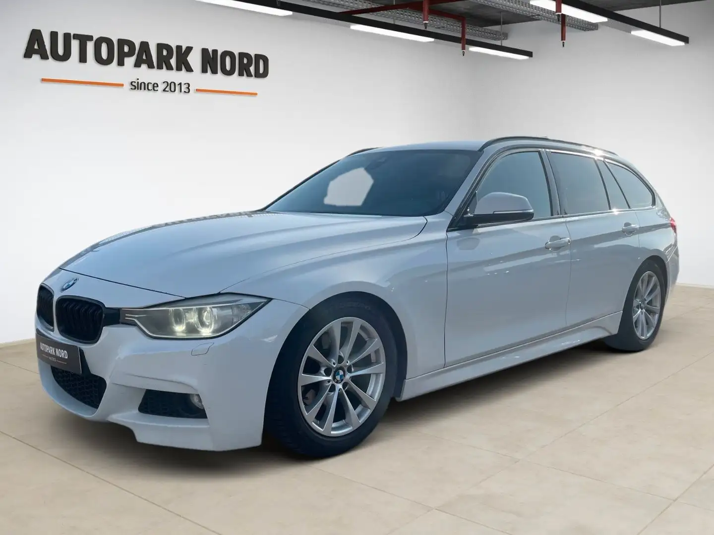 BMW 320 d Touring M-Sportpaket/LEDER/XENON/SHZ/TEMP Weiß - 1