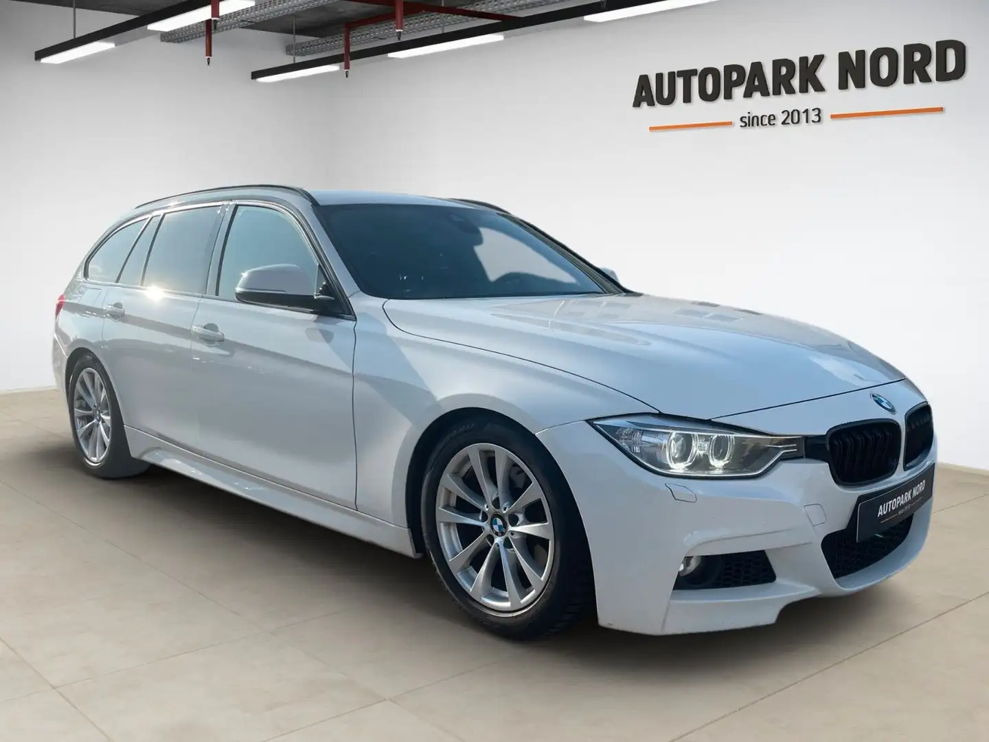 BMW 320 d Touring M-Sportpaket/LEDER/XENON/SHZ/TEMP Weiß - 2