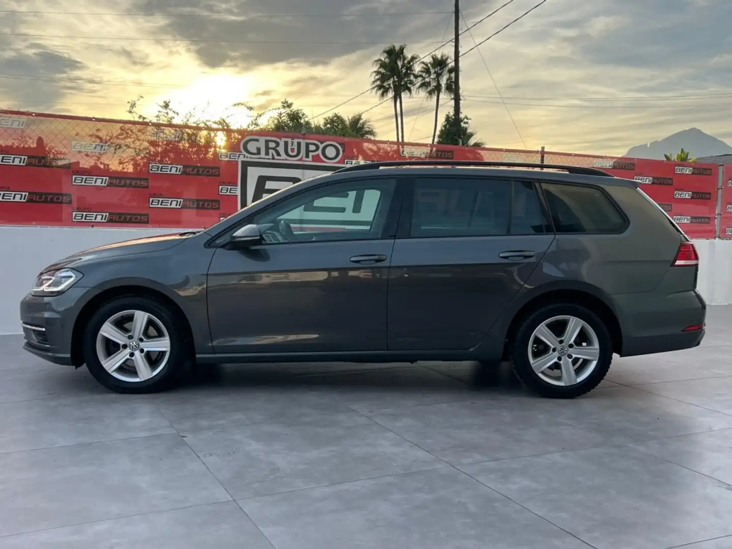 Volkswagen Golf Variant 1.6TDI Advance DSG7 Gris - 2