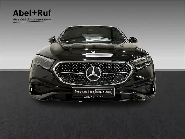 Mercedes-Benz 300 view 2
