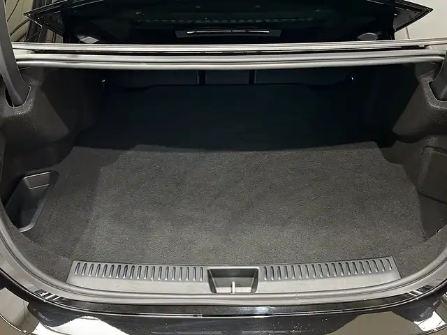 Mercedes-Benz 300 view 8
