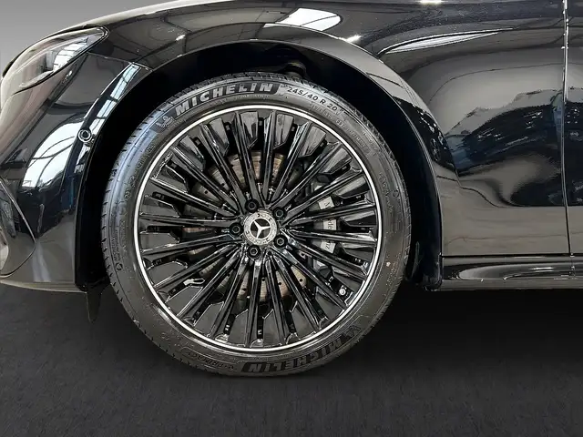 Mercedes-Benz 300 view 4