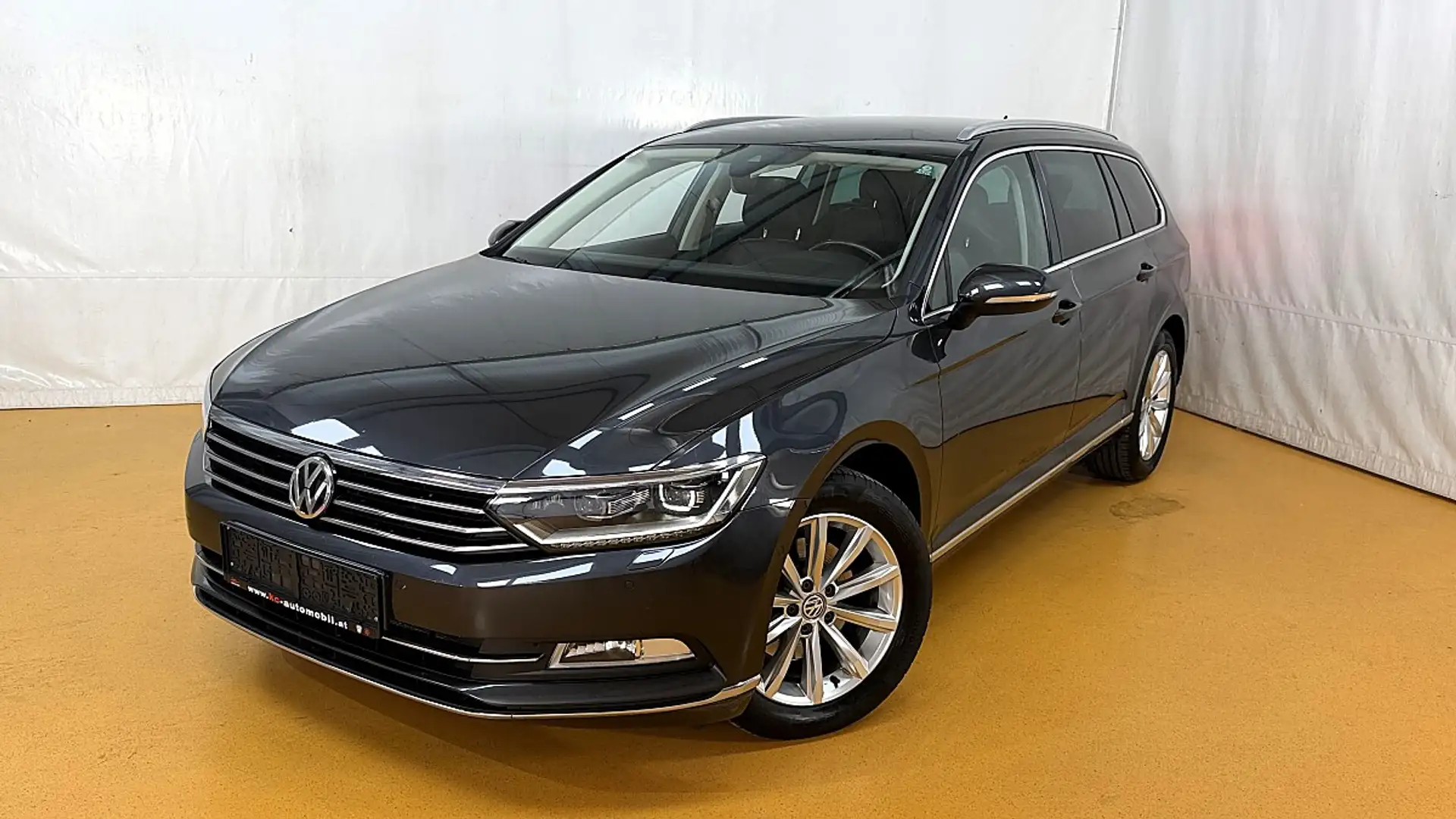 Volkswagen Passat Variant Highline 2,0 TDI SCR DSG Grau - 1