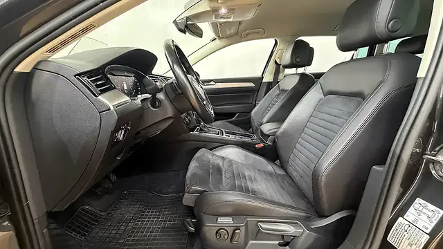 Volkswagen Passat view 4
