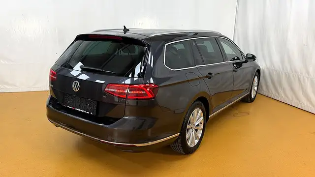 Volkswagen Passat view 2