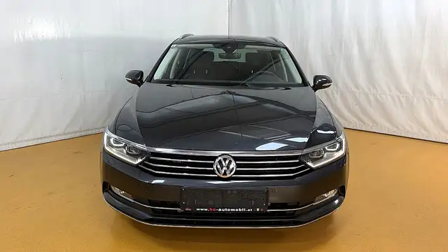 Volkswagen Passat view 13