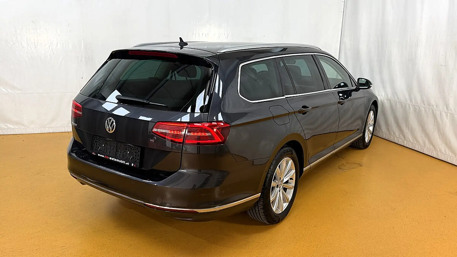 Volkswagen Passat Variant Highline 2,0 TDI SCR DSG Grau - 2
