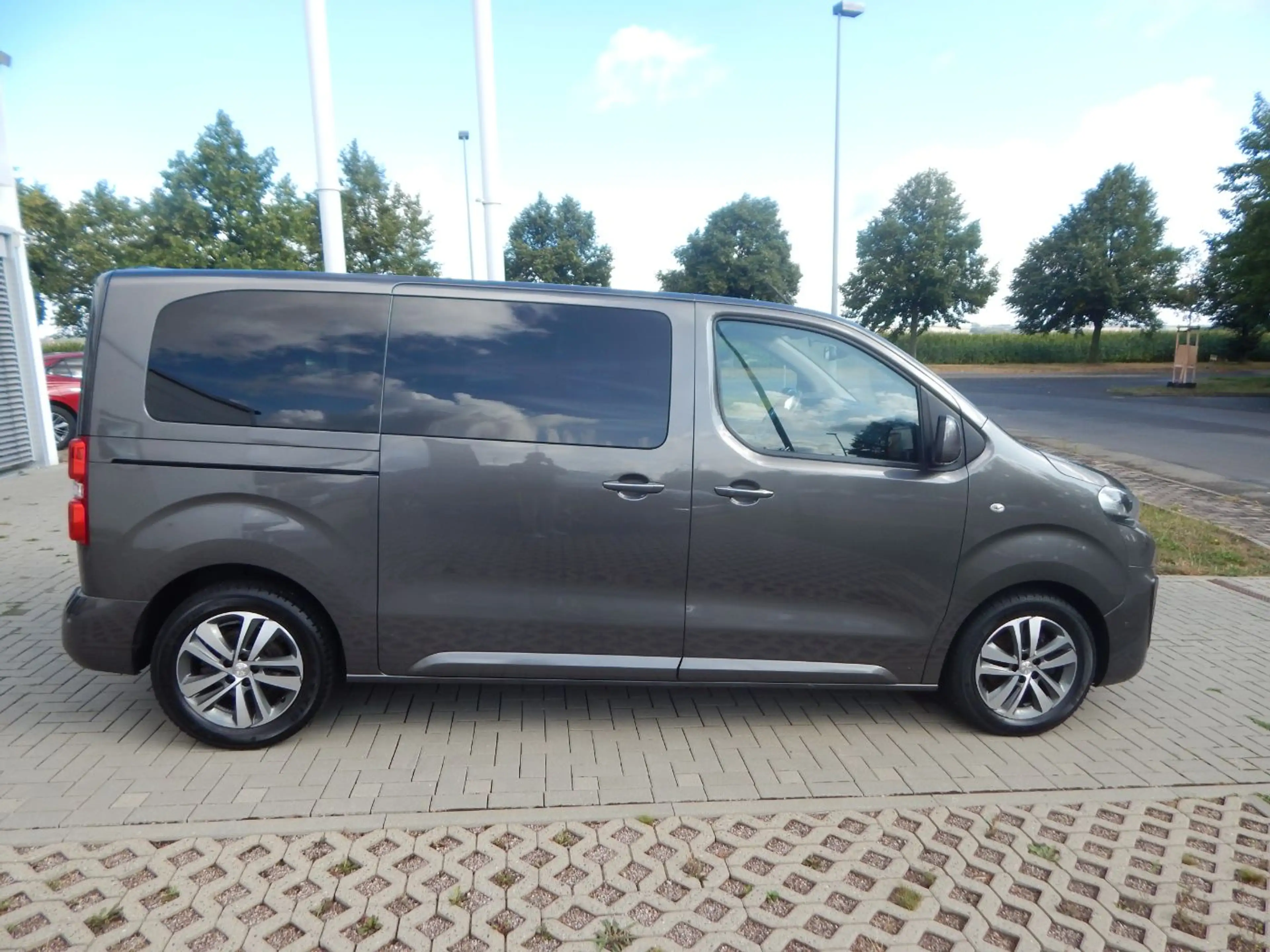 Peugeot Traveller 2.0 BlueHDi 150 L2 Allure AHK+Navi+SD — photo 7