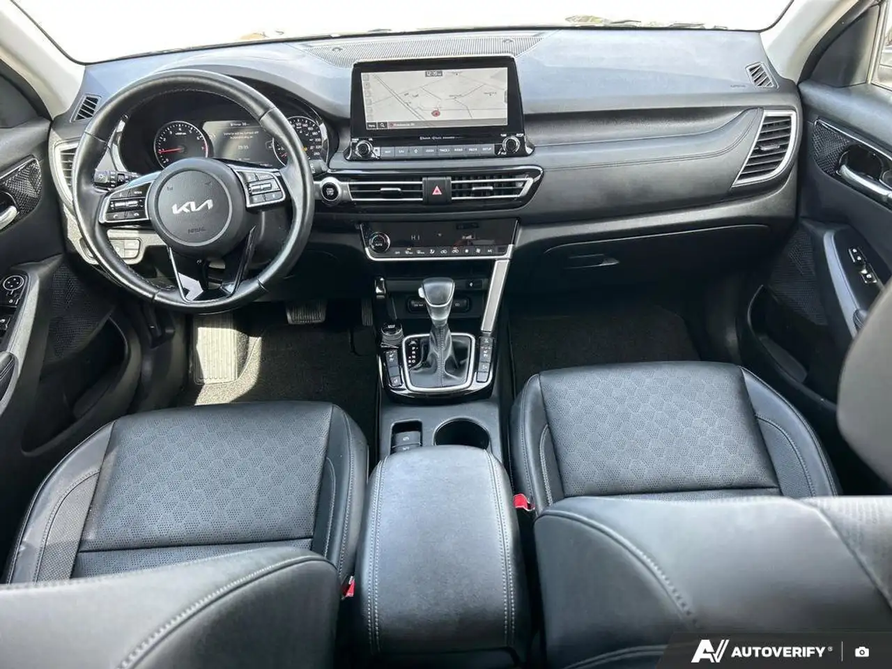 Kia Seltos снимка Kia Seltos