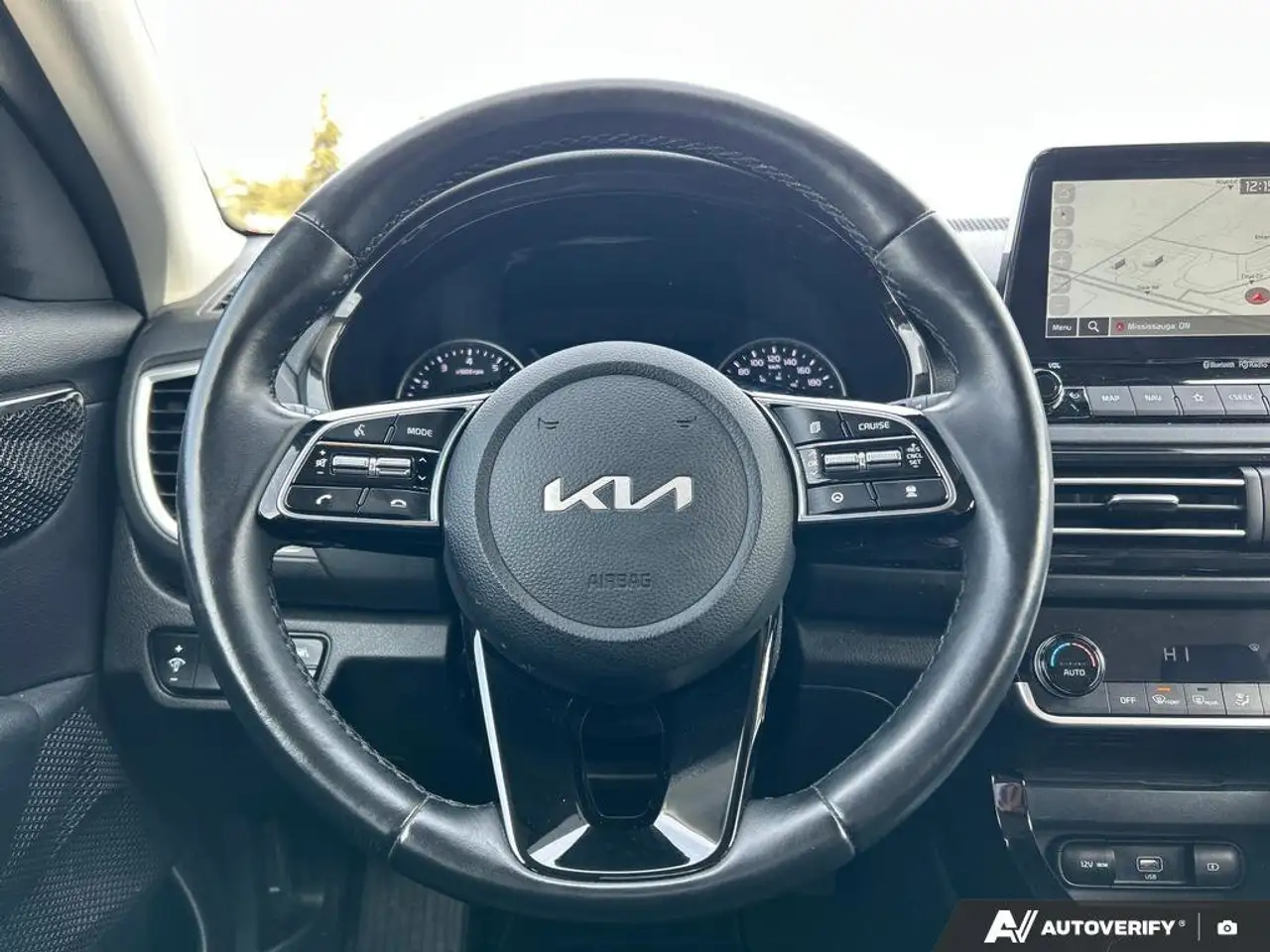 Kia Seltos снимка Kia Seltos
