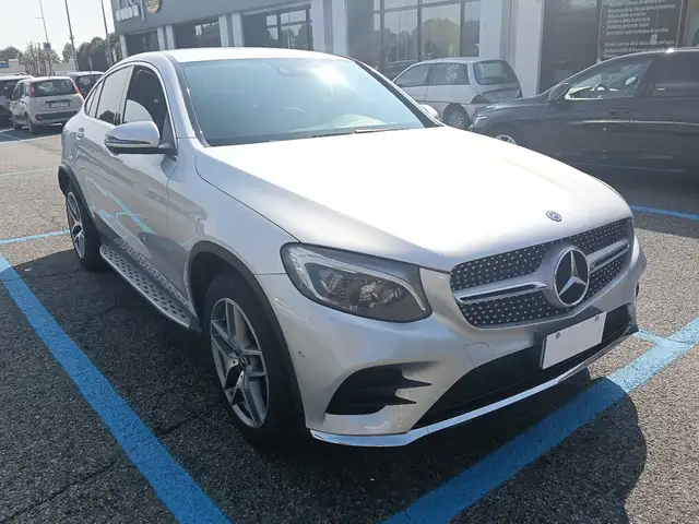Mercedes-Benz GLC view 3