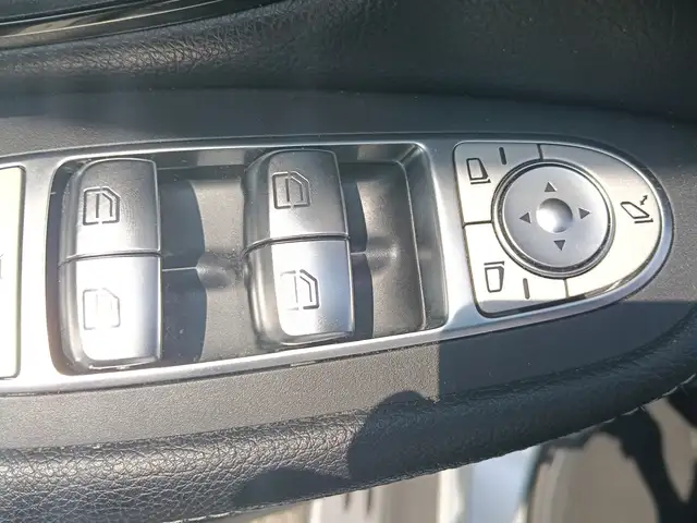 Mercedes-Benz GLC view 12