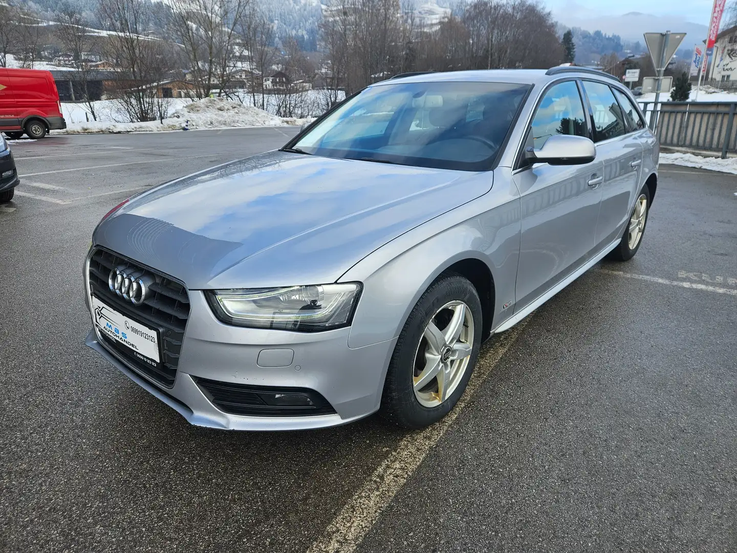 Audi A4 Attraction Grau - 1