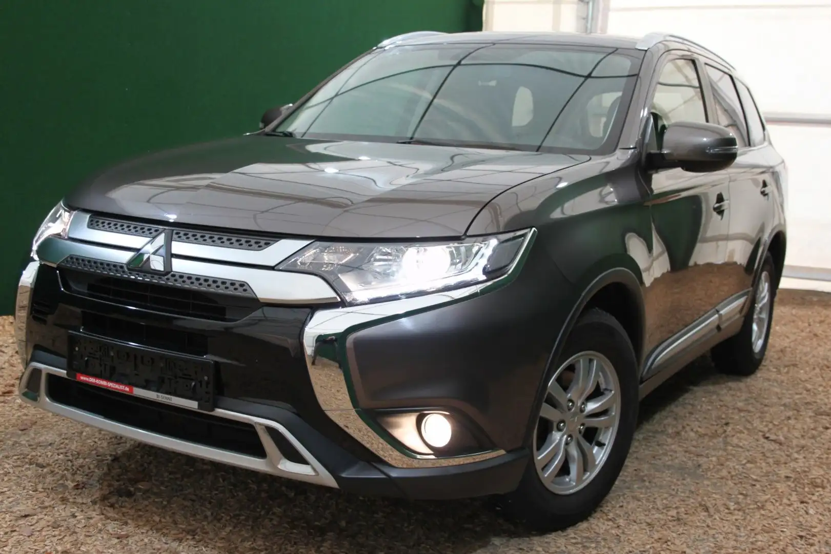 Mitsubishi Outlander Diamant Edition+ 2WD Braun - 2