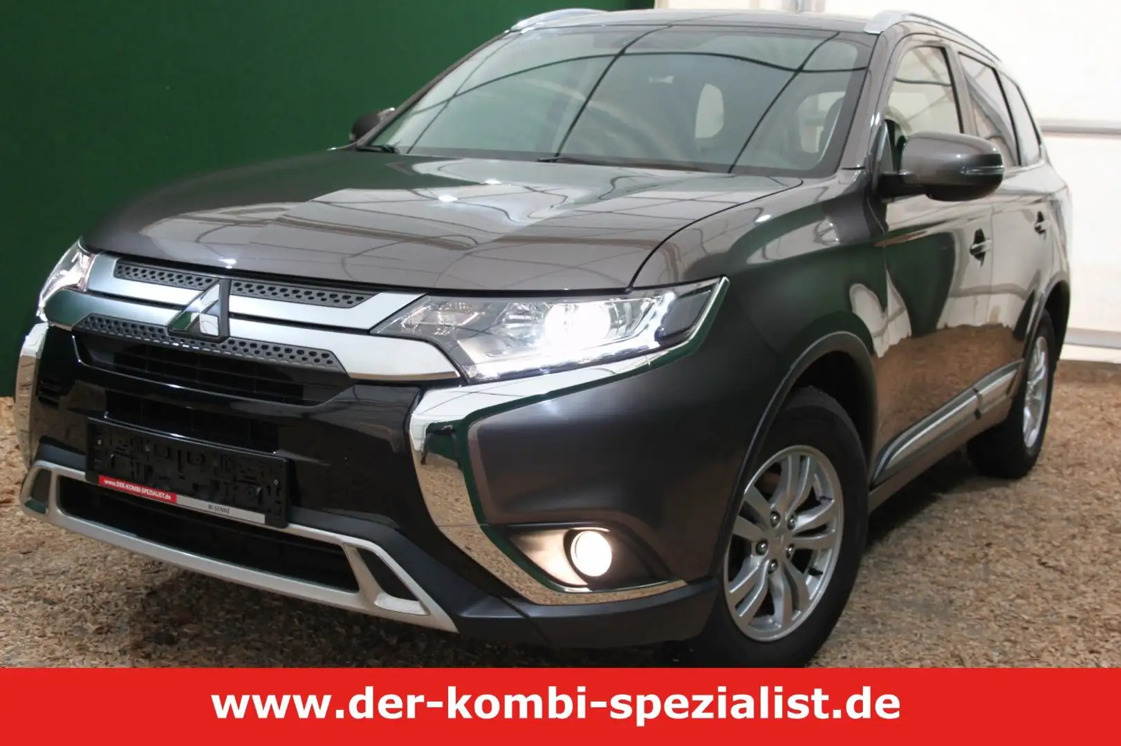 Mitsubishi Outlander Diamant Edition+ 2WD Braun - 1