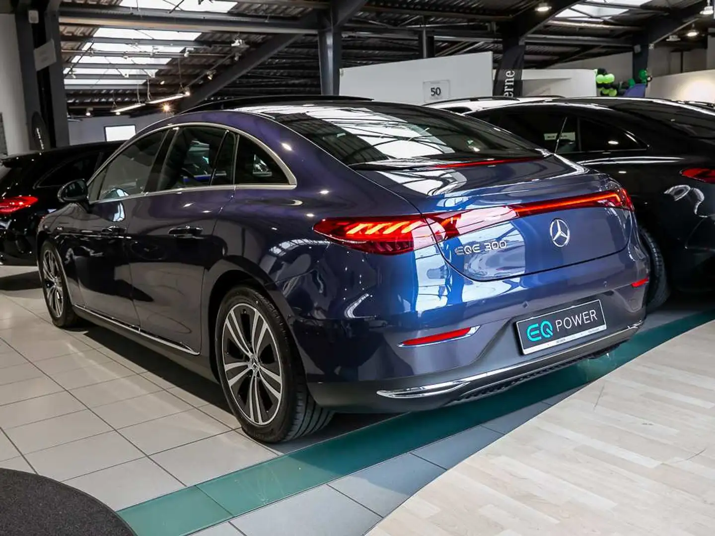 Mercedes-Benz EQE 300 PANORAMA AIRMATIC HUD DIGTIAL LIGHT HA-L Blau - 2