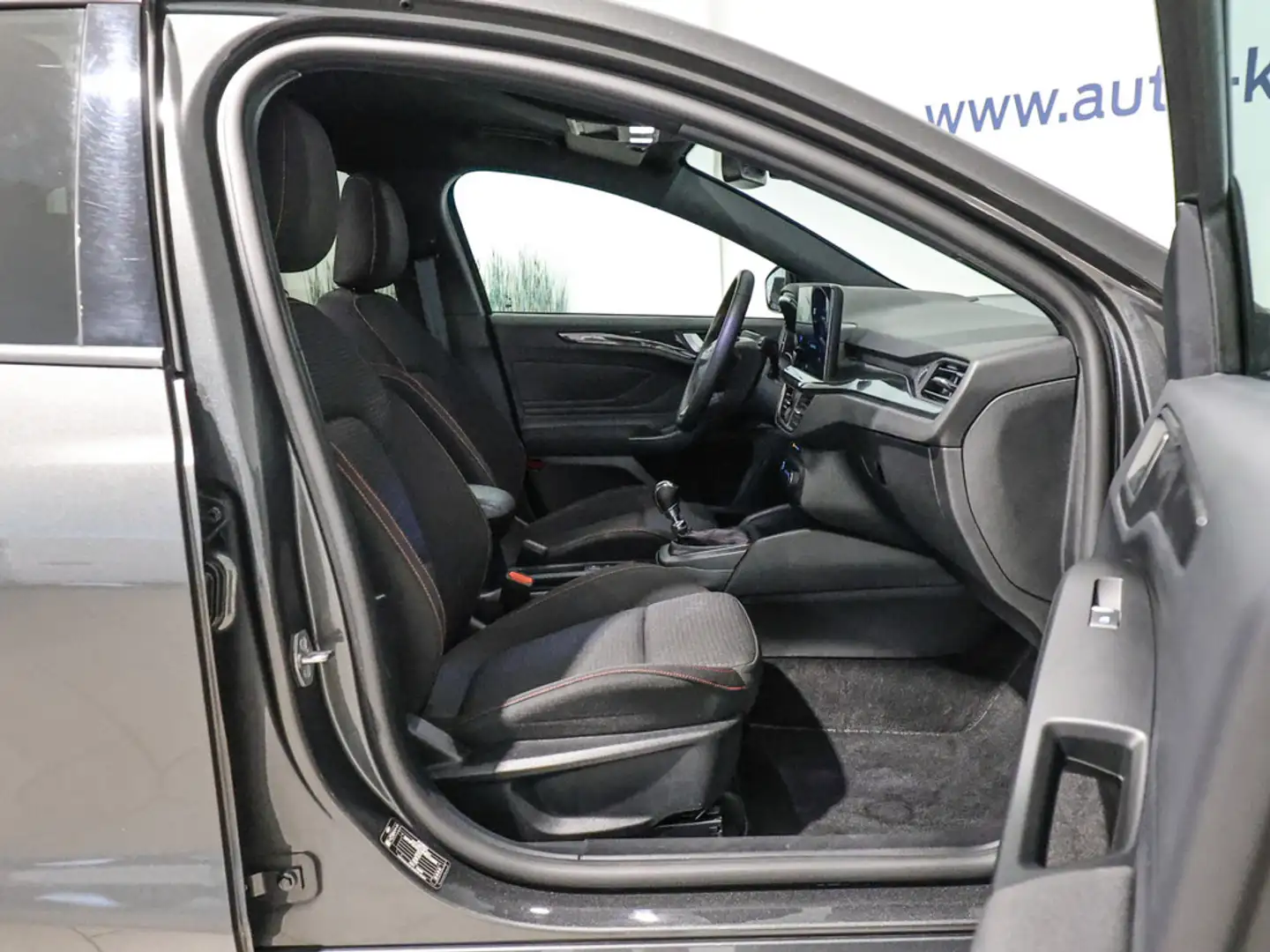 Ford Focus ST-Line 1.0l EcoB. MildHybrid +LED+GJR+ Grijs - 2