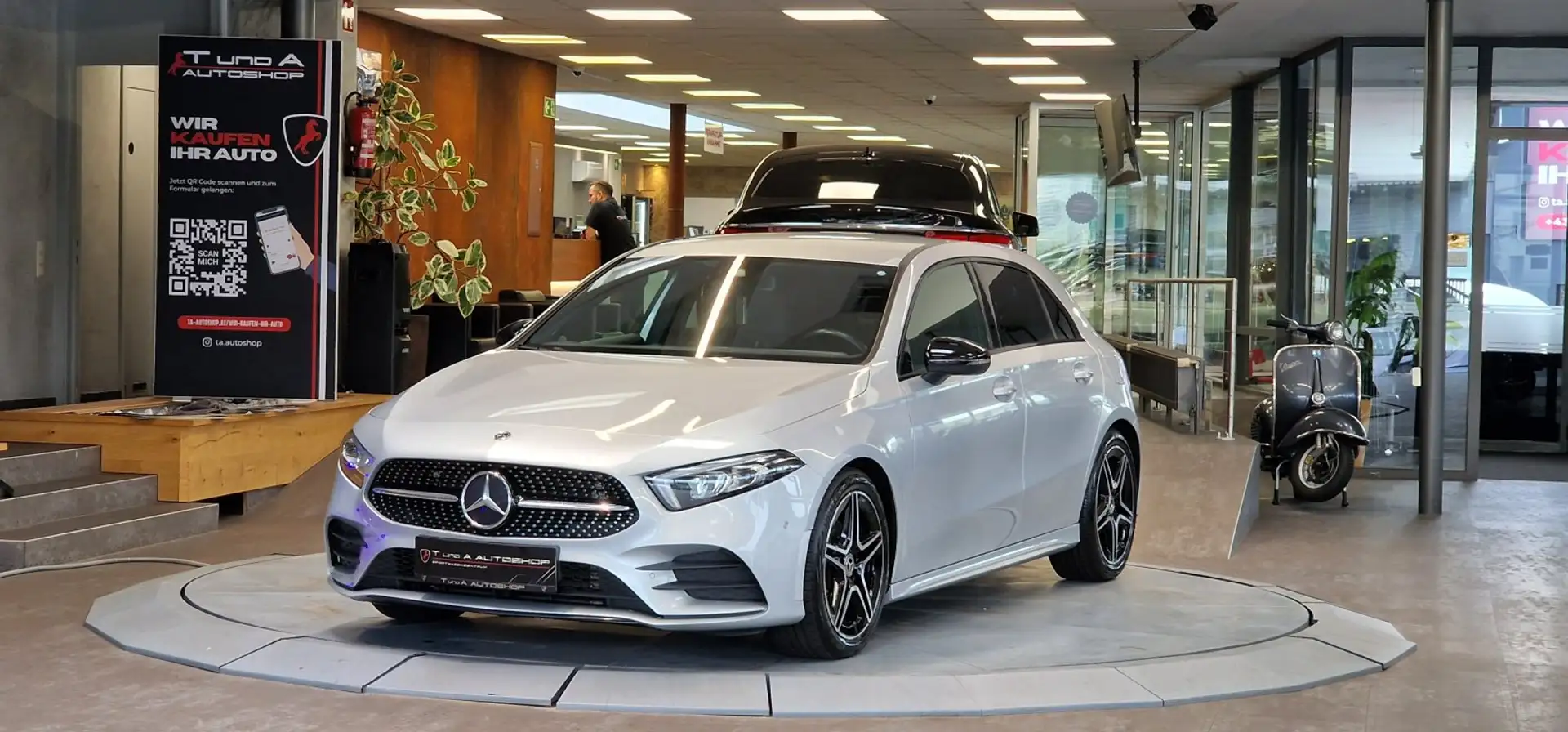 Mercedes-Benz A 200 AMG-Line Aut. *Kamera*Navi*Night-Paket*18Zoll* Silber - 1