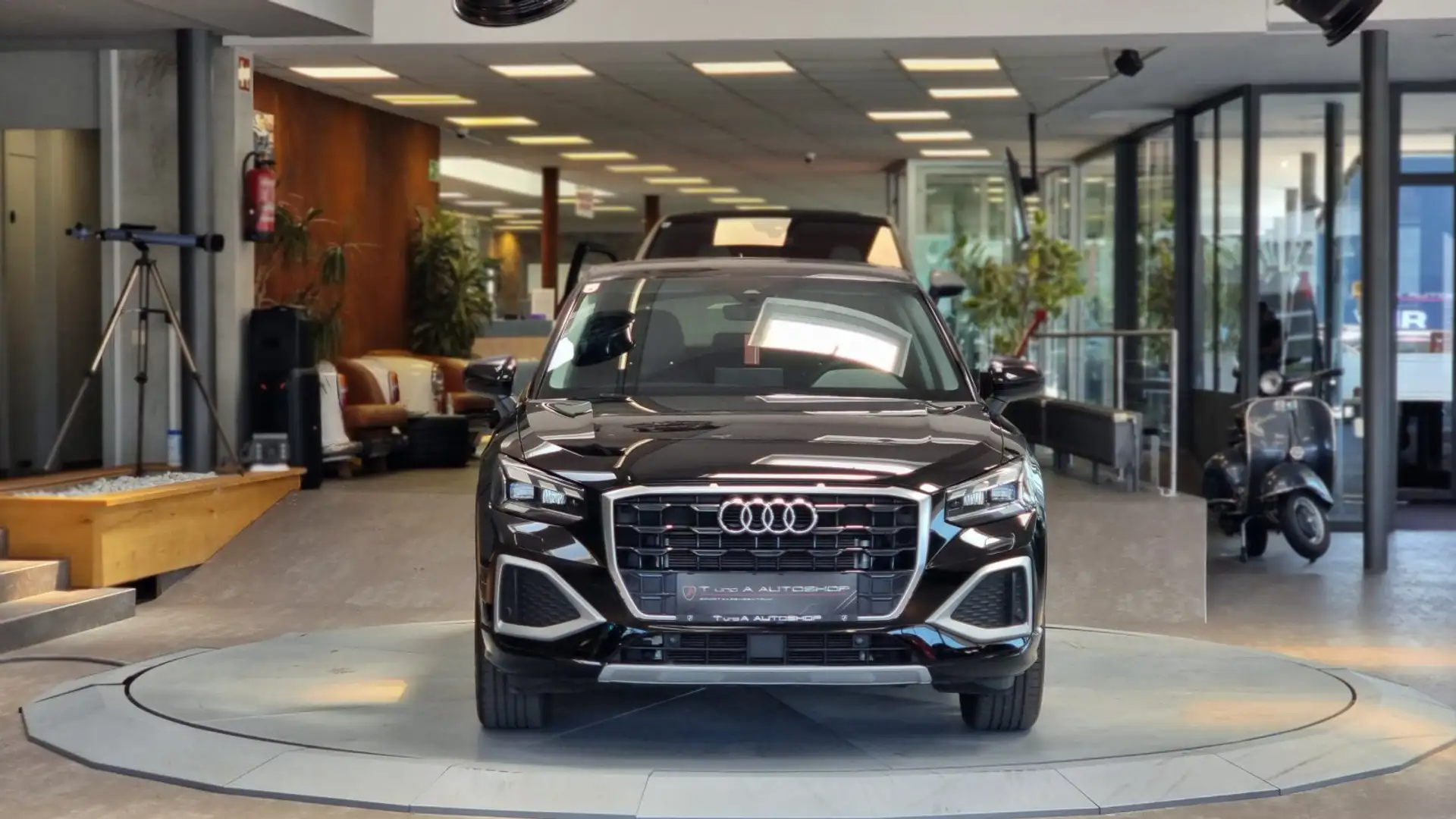 Audi Q2 30 TFSI *Apple Carplay*Sitzheizung*18Zoll*Kamera* Schwarz - 2
