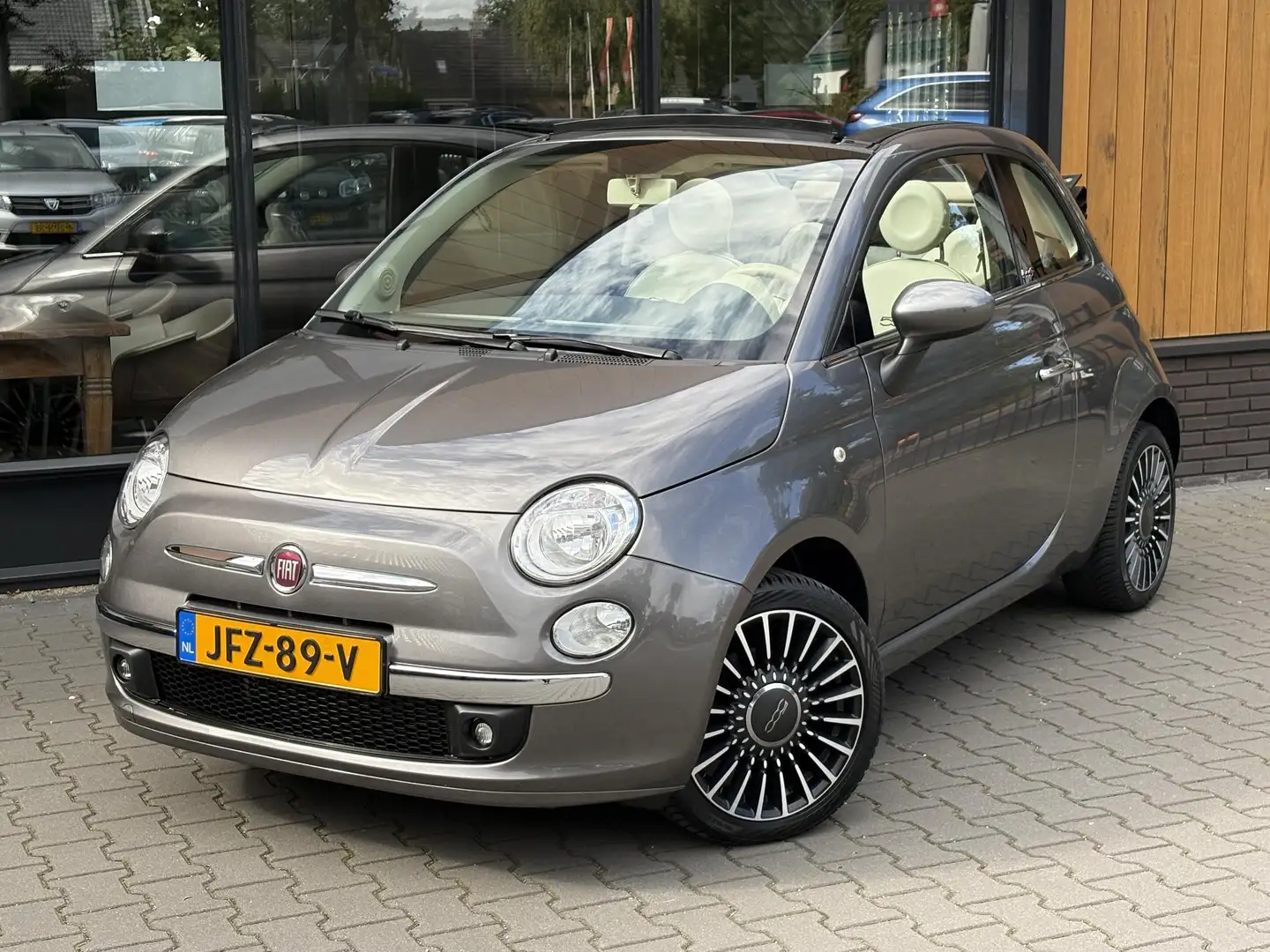 Fiat 500C 1.2 Lounge 16 inch, Parkeersensoren. Garantie Grijs - 2