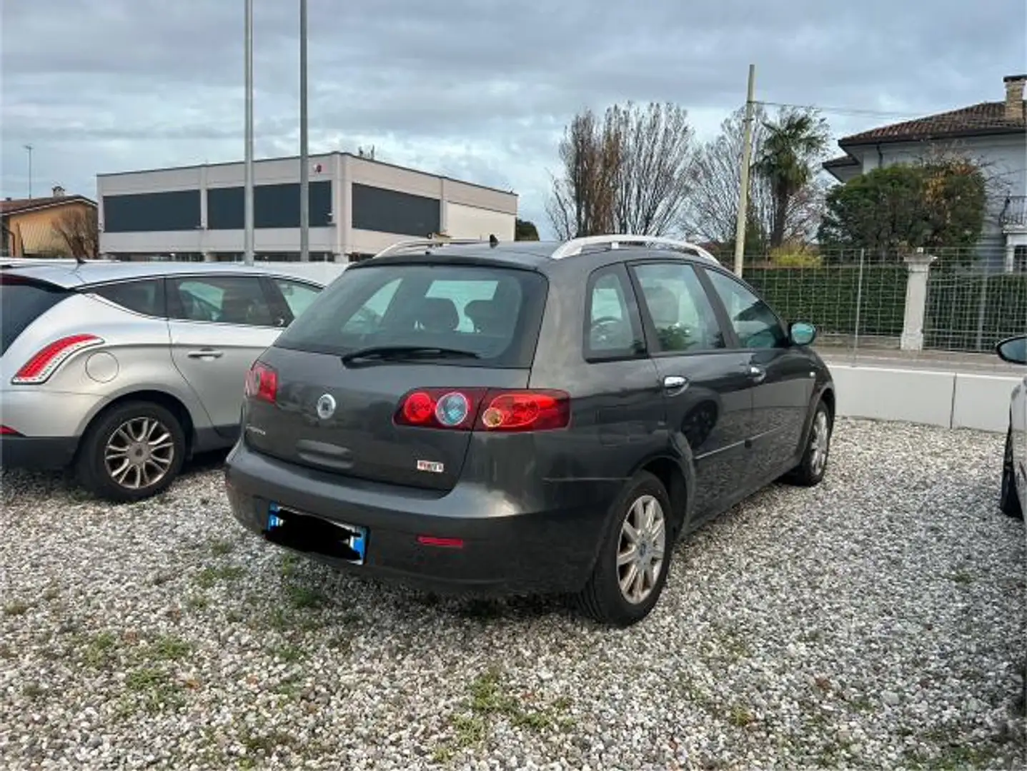 Fiat Croma 1.9 mjt 8v Gris - 2