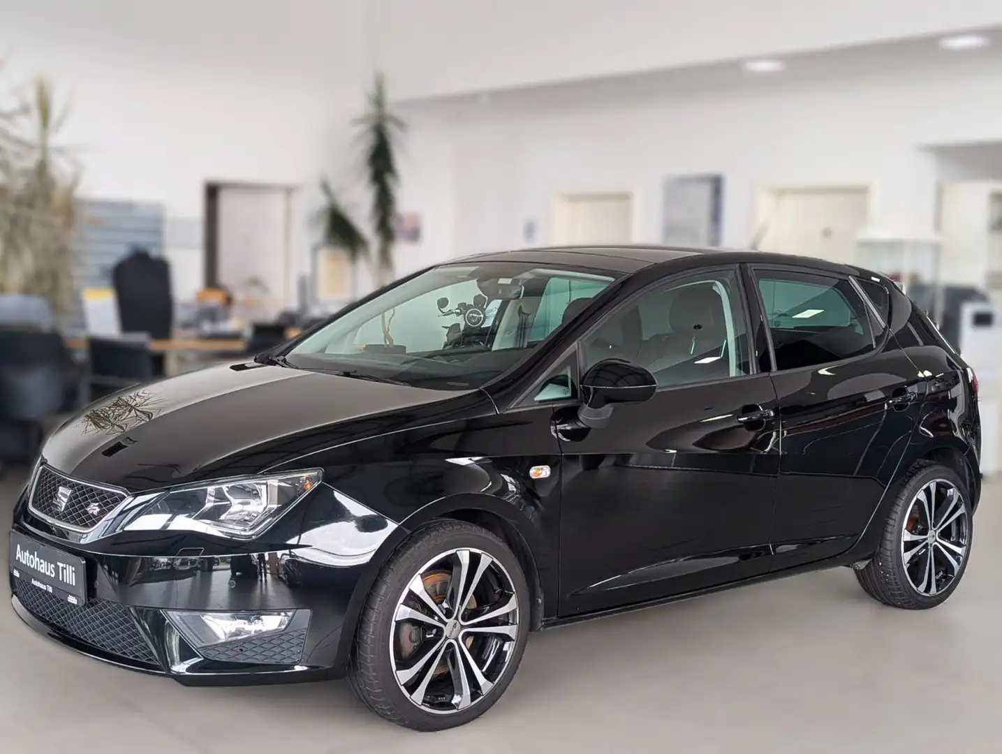 SEAT Ibiza 1.0 TSI FR DSG /Pano /Navi /SHZ /PDC Schwarz - 1
