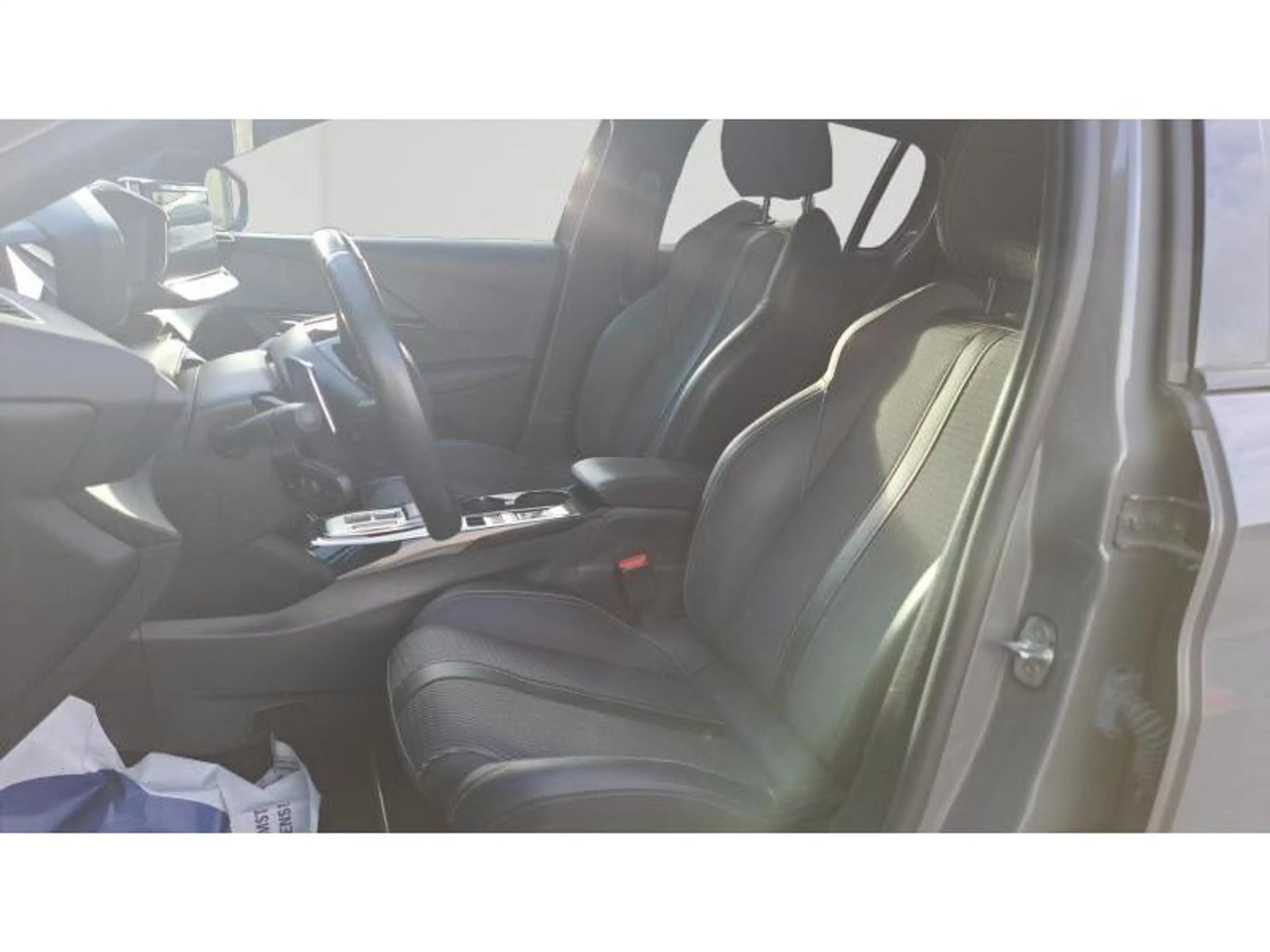 Peugeot 208 GT MILD HYBRIDE 145 CV DCS6 — photo 12