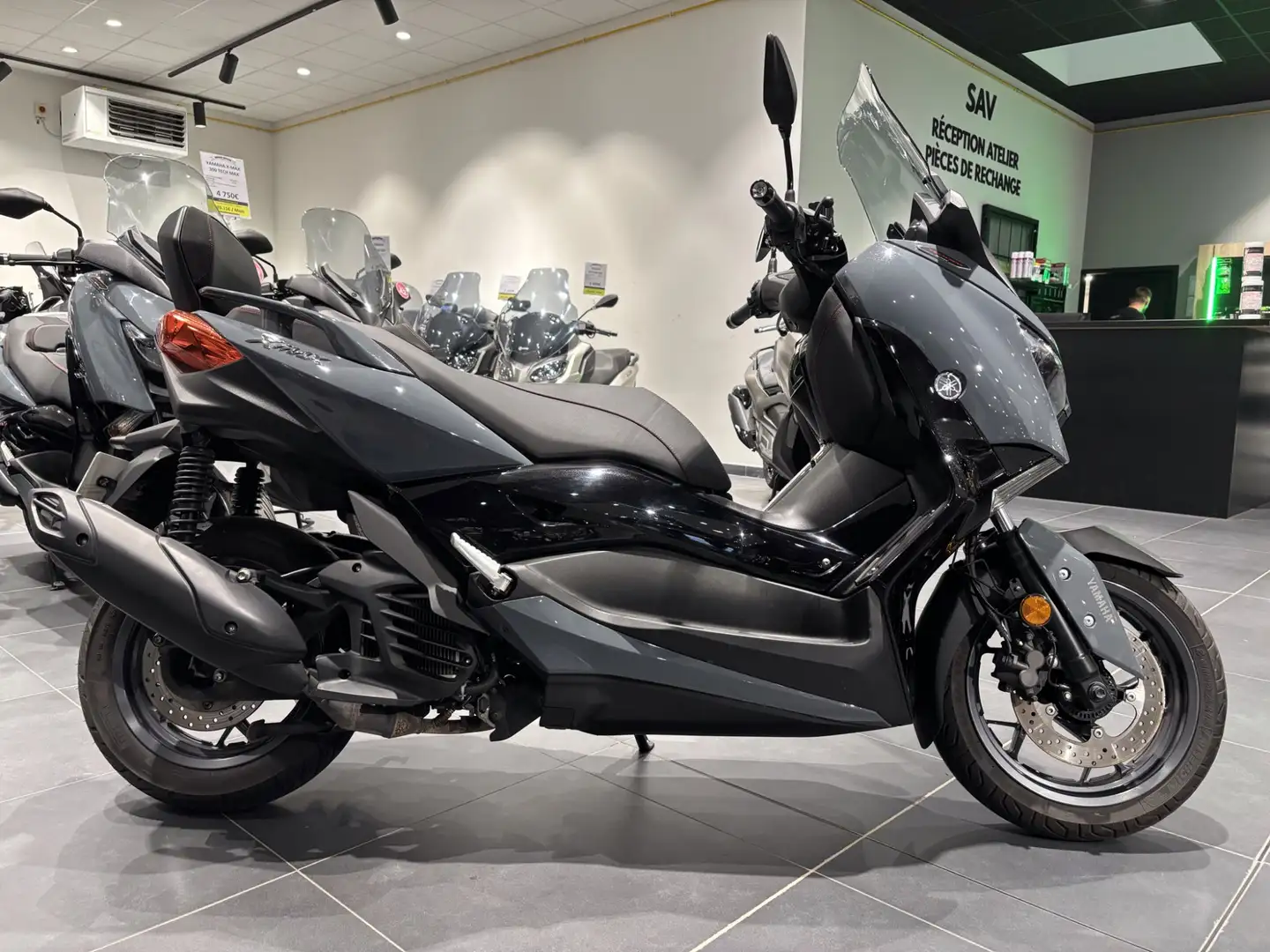 Yamaha X-Max 125 Gris - 2