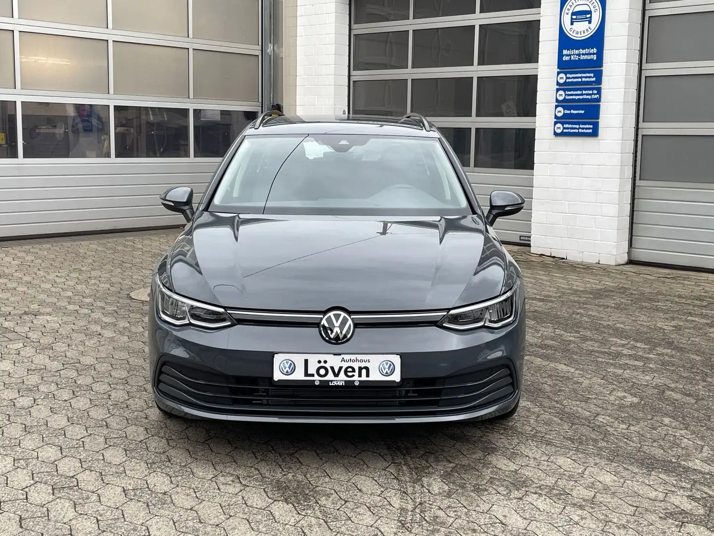 Volkswagen Golf VIII Variant 1.5 TSI Life|Navi|ACC|SHZ|PDC Grau - 2