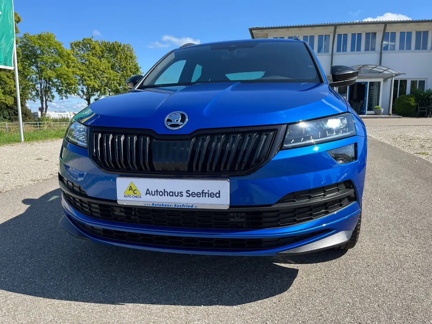 Skoda Karoq Sportline AHK LED NAVI Kamera elek. HKL Blau - 2