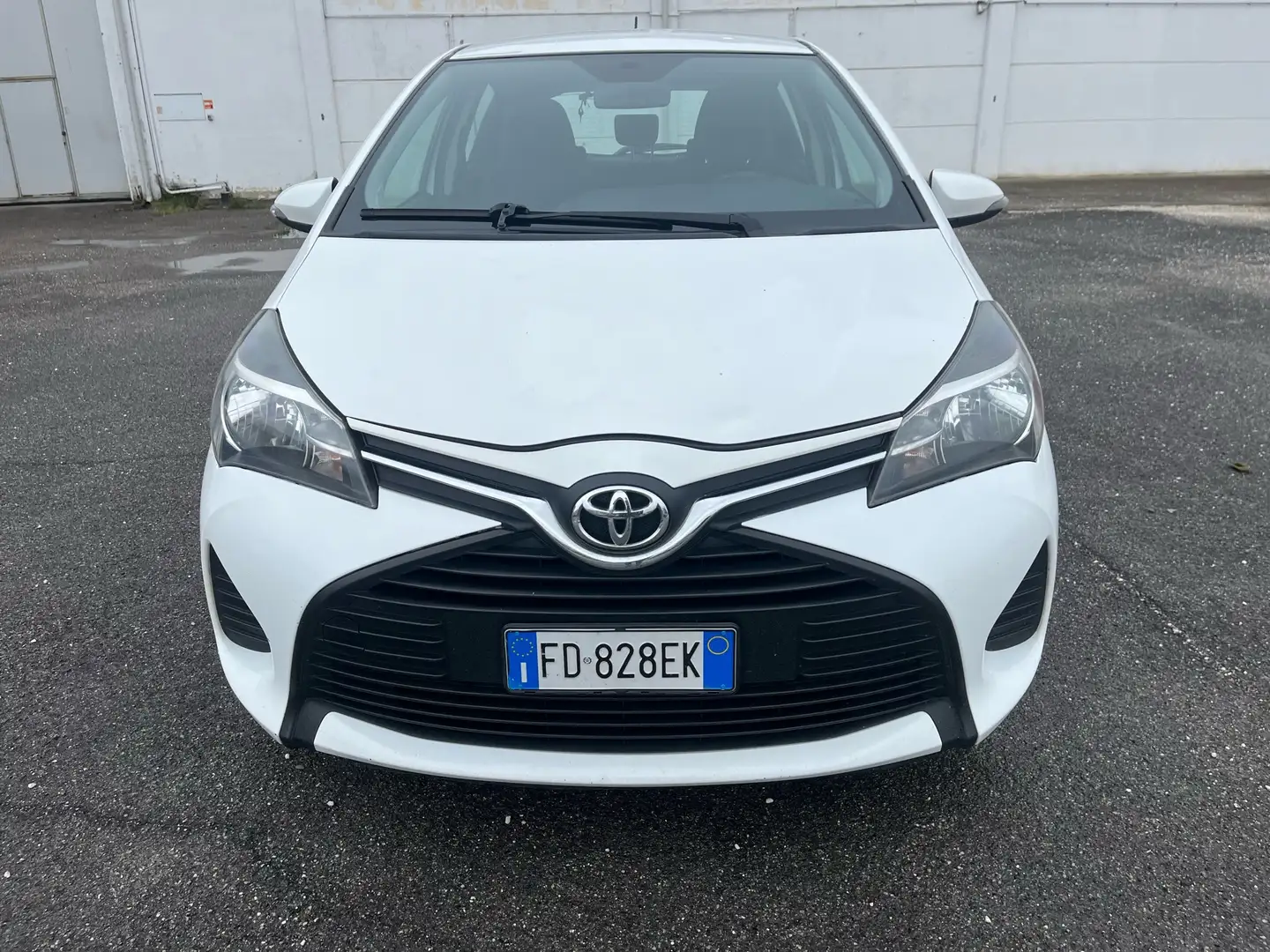 Toyota Yaris 5p 1.0 Lounge neopatentato euro 6 - 2