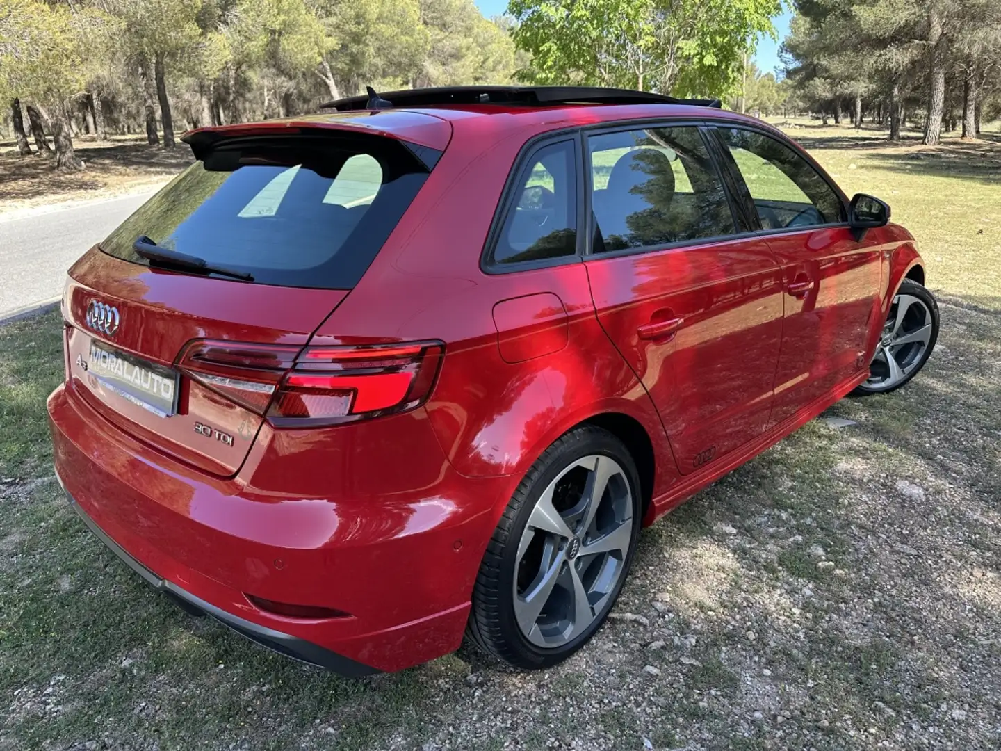 Audi A3 Sportback 1.6TDI S Line Edition 85kW Rojo - 2