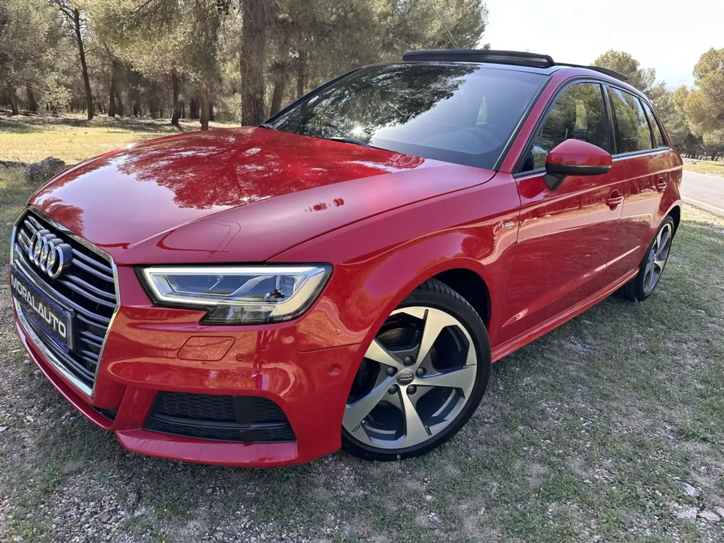 Audi A3 Sportback 1.6TDI S Line Edition 85kW Rojo - 1