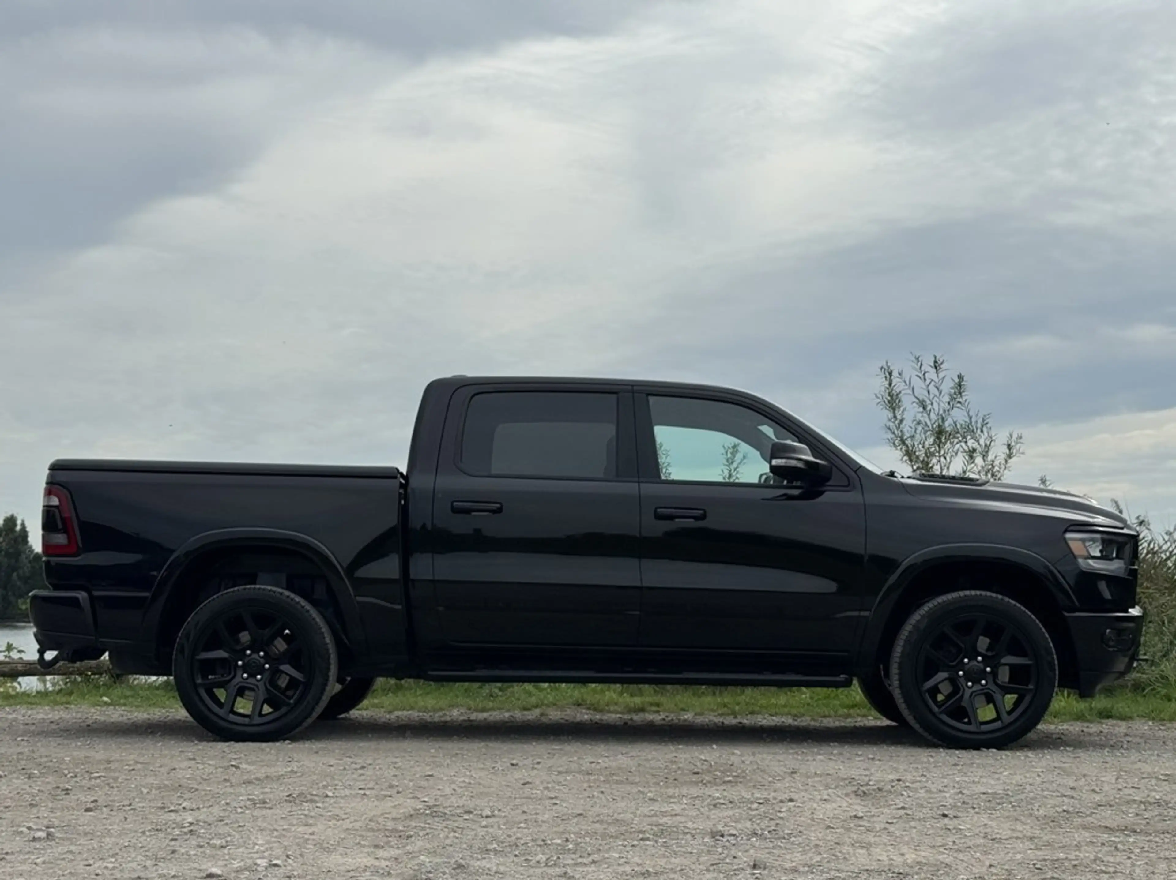 Dodge RAM 1500 LARAMIE NIGHT 5.7L V8, LAGE BIJTELLING, PANO, — photo 3