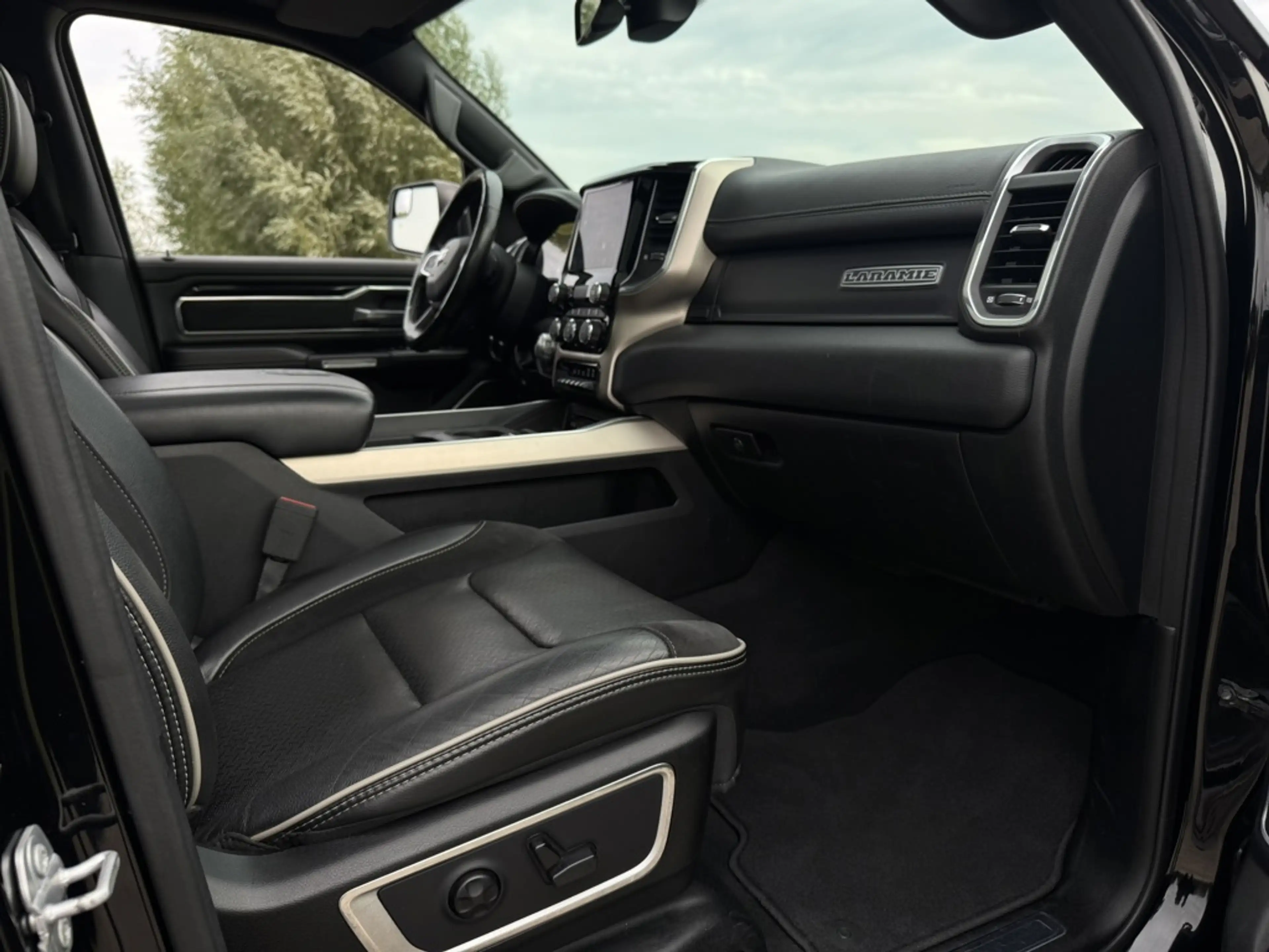Dodge RAM 1500 LARAMIE NIGHT 5.7L V8, LAGE BIJTELLING, PANO, — photo 8